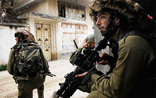 Fuerzas israelíes durante una redada La ocupación israelí realiza numerosas redadas en los territorios palestinos